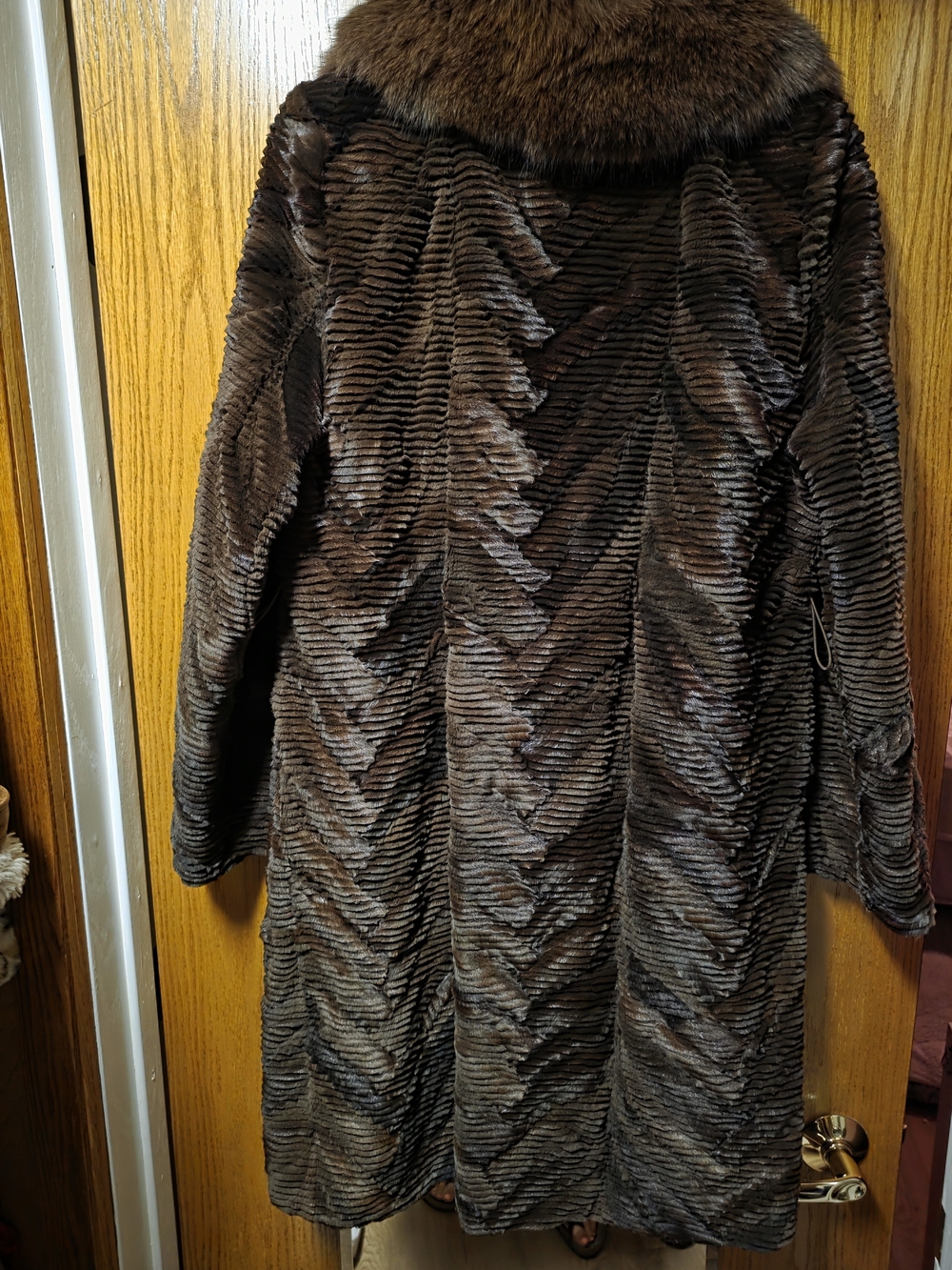 Carson Pirie Scott Brown Carved Sheared Beaver Fur Coat Genuine Fox Collar, SZ M - Picture 2 of 6